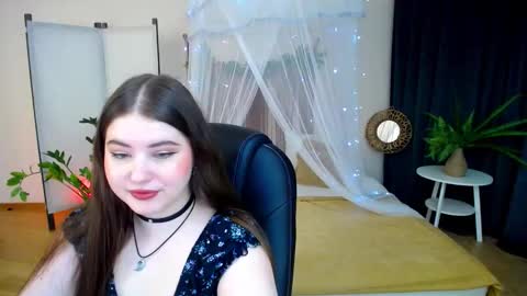 Snapshot of nicolefoxery chatting on February 6, 6:35 pm nicolefoxery online show from February 6, 6:35 pm