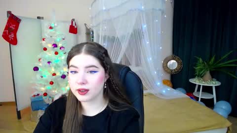 Snapshot of nicolefoxery chatting on December 21, 6:33 pm nicolefoxery online show from December 21, 6:33 pm