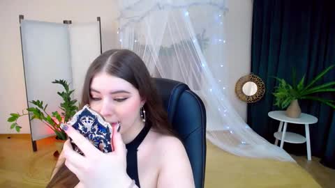 Snapshot of nicolefoxery chatting on January 28, 6:28 pm nicolefoxery online show from January 28, 6:28 pm