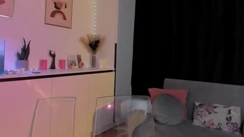 Snapshot of nicoleirisxxx chatting on October 17, 5:54 am nicoleirisxxx online show from October 17, 5:54 am