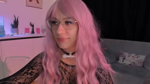 Snapshot of nicoleirisxxx chatting on October 15, 5:43 am nicoleirisxxx online show from October 15, 5:43 am