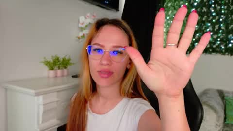 nicoleirisxxx online show from March 18, 6:29 am