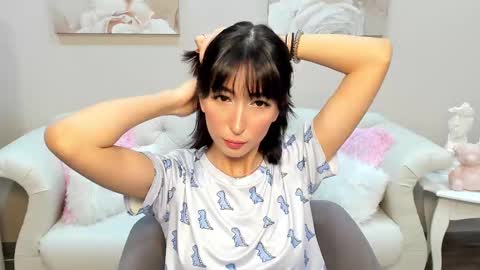 Nicole online show from March 7, 7:05 pm