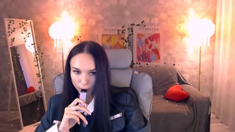 Nicole online show from June 5, 4:02 pm