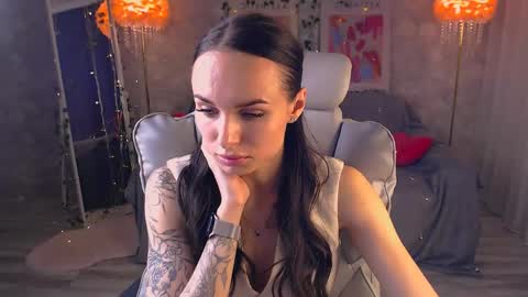 Nicole online show from May 31, 6:31 pm