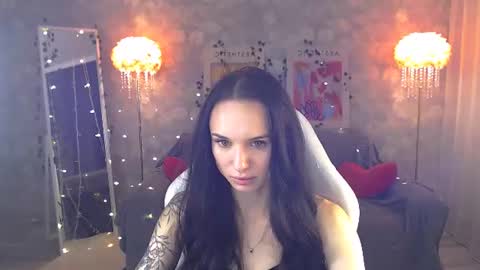 Nicole online show from June 11, 4:15 pm