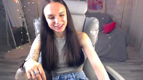 Nicole online show from June 3, 2:33 pm