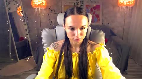 Nicole online show from June 4, 4:44 pm