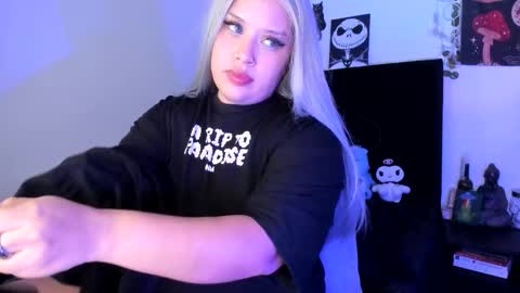 Snapshot of nicoleozzyy chatting on October 13, 8:55 pm Nico online show from October 13, 8:55 pm