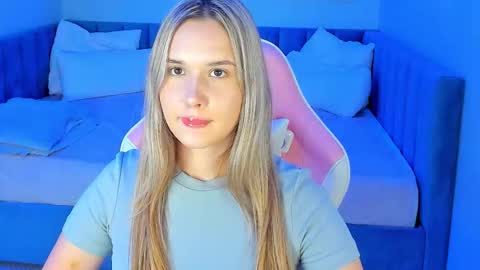 nicolettacooper online show from September 14, 8:23 am