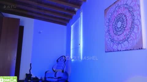 Nicoll  Independent model online show from March 16, 1:15 pm