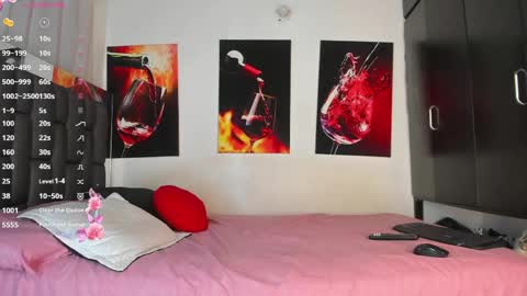 nicolle_hanks1 online show from April 24, 2:36 am