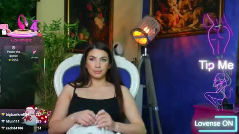 Nicolle online show from January 15, 2:01 pm