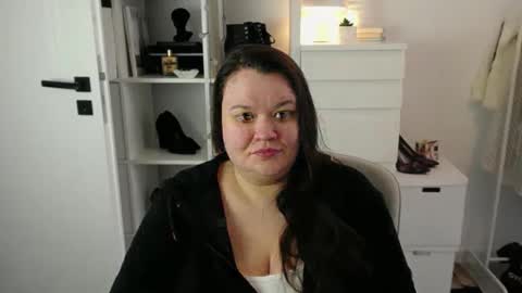 Holly online show from April 12, 1:47 pm