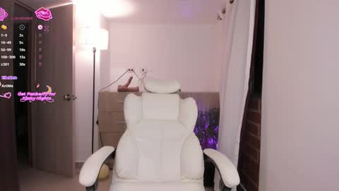 Niicoleta  online show from December 19, 12:15 am