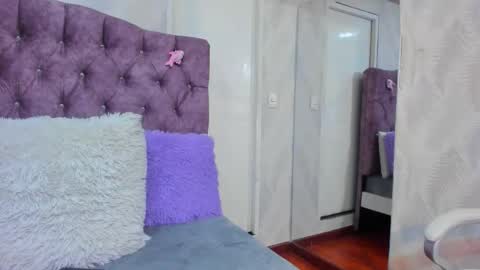 Nikki online show from November 24, 1:02 pm