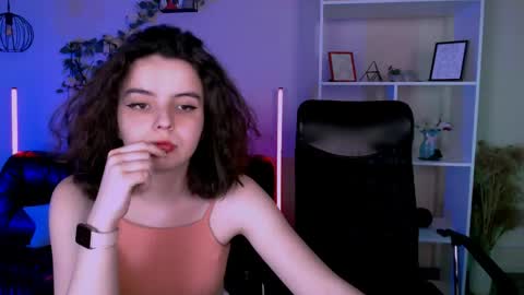 nikki_kiss_ online show from June 1, 8:27 am