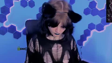 nikki_kiss_ online show from May 10, 11:01 am