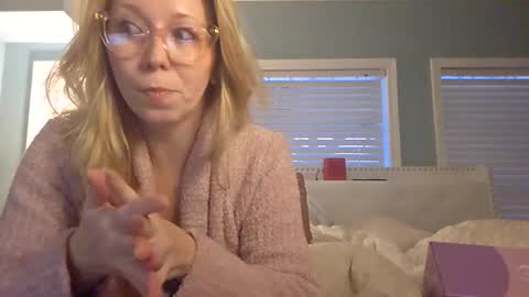 nikkib653466 online show from January 16, 10:39 pm