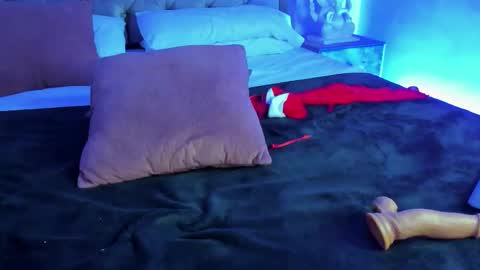 nikkibotero online show from November 15, 10:44 pm