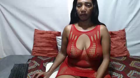 nikkyjigglesx online show from June 15, 4:29 pm