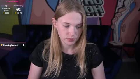 nikkyreyyy online show from June 24, 6:01 am