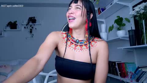 Snapshot of nikol_je chatting on October 2, 9:31 pm Nicole cam online show from October 2, 9:31 pm