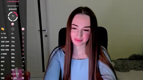 Snapshot of nikoll_s chatting on October 18, 5:10 am online show from October 18, 5:10 am