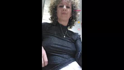 Snapshot of nikpassion123 chatting on February 22, 6:37 pm nikol online show from February 22, 6:37 pm