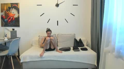 Bella online show from June 19, 2:53 pm