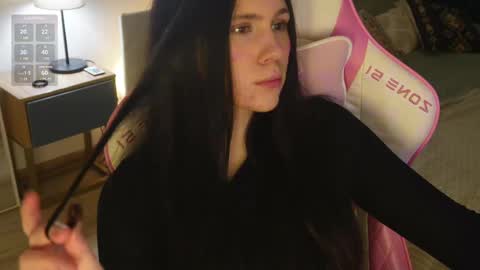 Snapshot of nimfaheart chatting on February 19, 3:27 pm Jennet online show from February 19, 3:27 pm