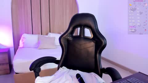 N I N A online show from March 28, 8:36 am