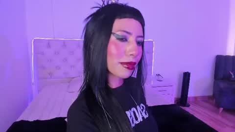 Nina Fox  online show from June 12, 6:49 pm
