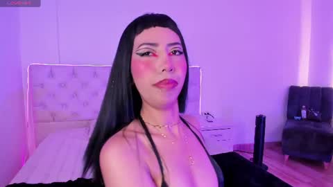 Nina Fox  online show from June 17, 3:35 pm