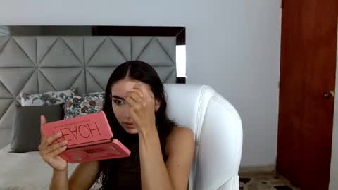 Snapshot of nina_pons chatting on December 6, 9:01 pm Nina online show from December 6, 9:01 pm