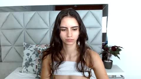 Snapshot of nina_pons chatting on December 9, 10:52 pm Nina online show from December 9, 10:52 pm