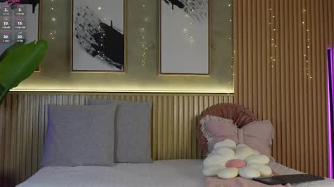 NINA online show from April 18, 12:18 pm