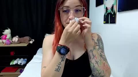 Snapshot of ninaa_fox chatting on January 8, 5:05 pm Ninaa fox online show from January 8, 5:05 pm