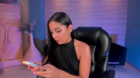 Snapshot of ninablumm chatting on September 30, 3:12 am Nina online show from September 30, 3:12 am