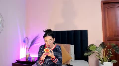 Nina online show from November 14, 6:30 pm