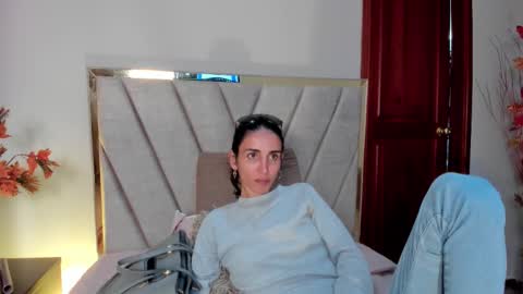 Nina online show from December 4, 6:30 pm