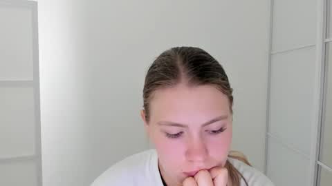 Snapshot of ninarihh chatting on September 13, 12:02 pm ninarihh online show from September 13, 12:02 pm