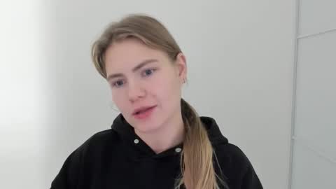 ninarihh online show from October 25, 12:35 pm