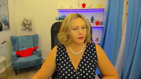 ninastarle online show from February 20, 11:45 am