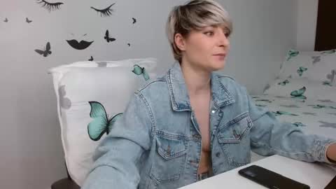 Snapshot of ninnakatthe chatting on September 19, 5:01 pm Ninna Katthe online show from September 19, 5:01 pm