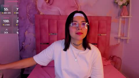 Snapshot of nixielee__ chatting on September 28, 3:35 am Nixie online show from September 28, 3:35 am