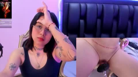 Snapshot of nixielee__ chatting on October 3, 1:05 pm Nixie online show from October 3, 1:05 pm