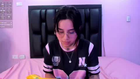 Snapshot of nixielee__ chatting on October 6, 6:02 pm Nixie online show from October 6, 6:02 pm