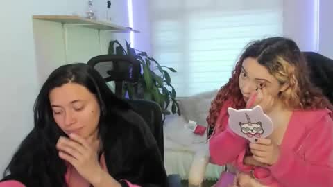 Snapshot of nixy_fresa chatting on October 10, 11:59 am nixy_fresa online show from October 10, 11:59 am
