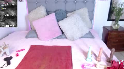 Snapshot of noa_001 chatting on December 5, 1:17 pm noa online show from December 5, 1:17 pm